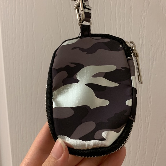 Steve Madden Black / Grey / Silver Headphones / Airpod’s Pouch / Case - Picture 2 of 9